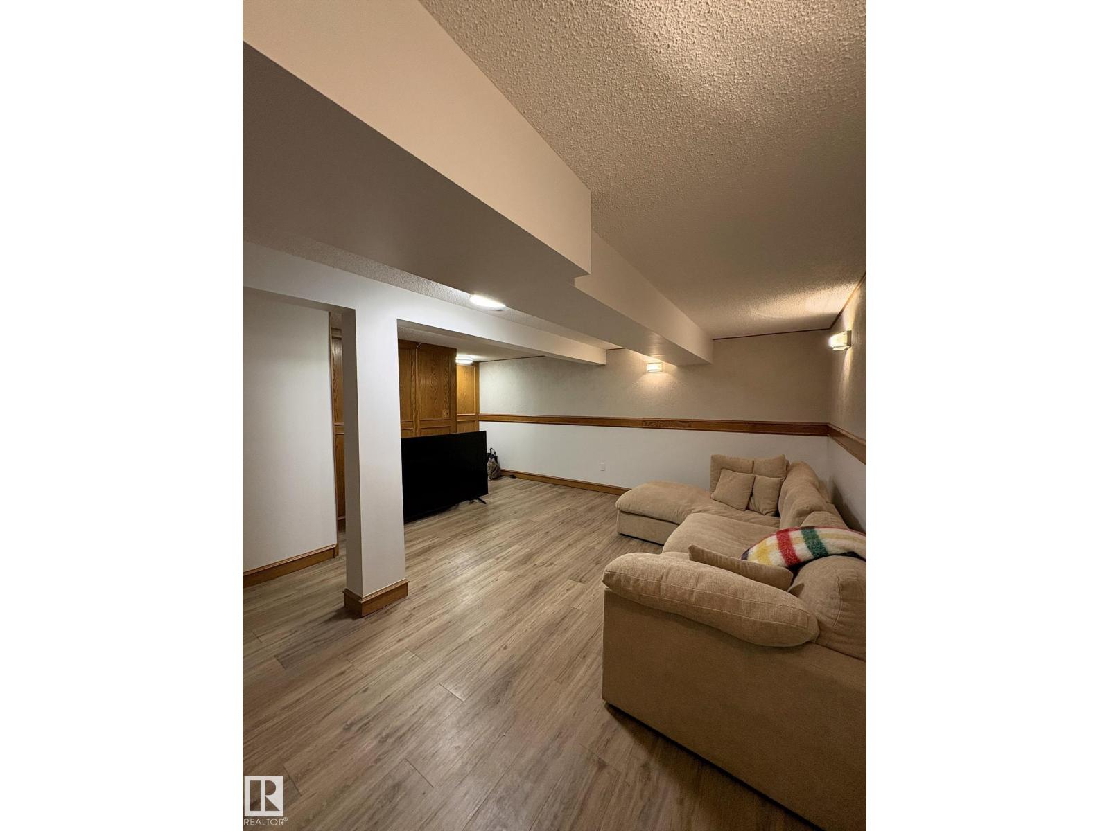 9024 60 Street NW - Photo 38
