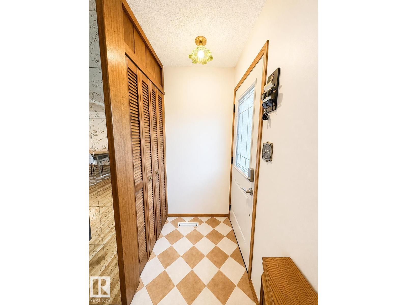 9024 60 ST NW - 4
