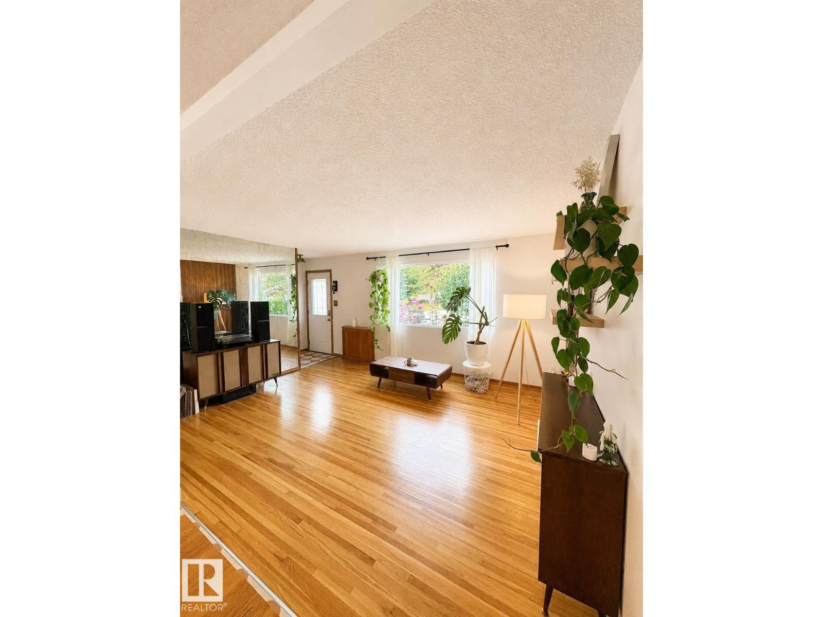 9024 60 Street NW - Photo 6
