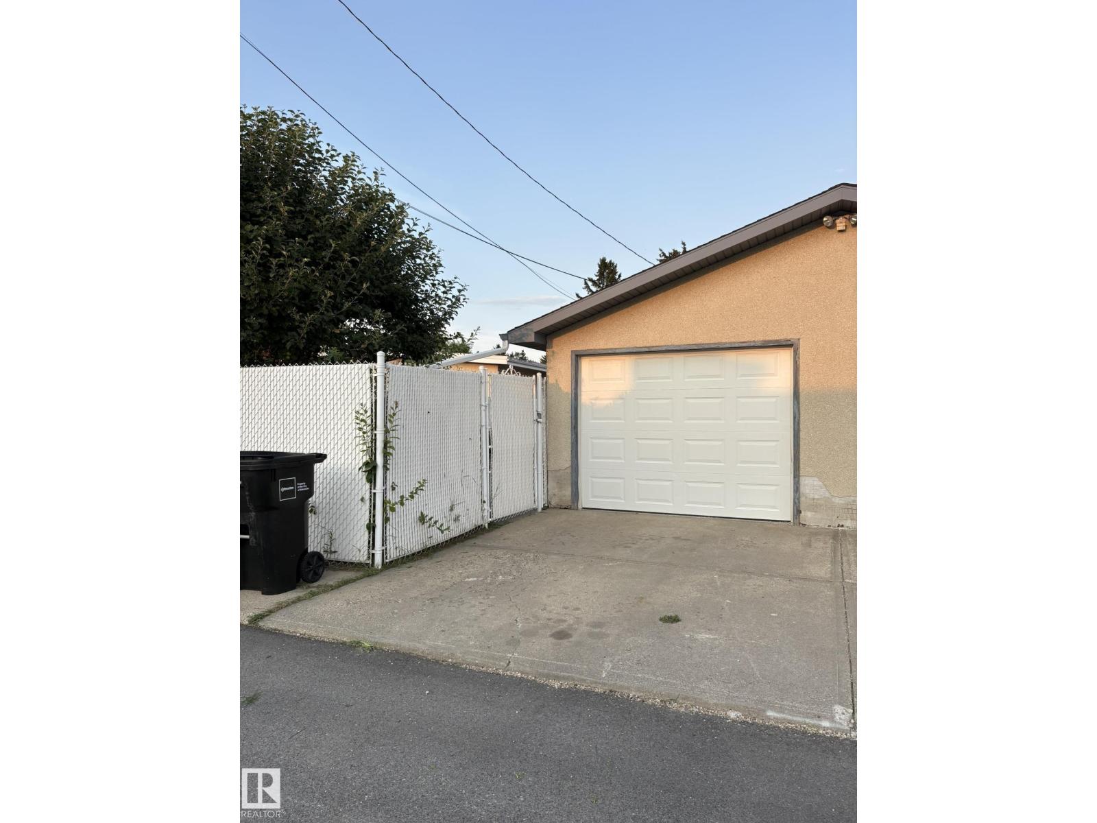 9024 60 ST NW - 62