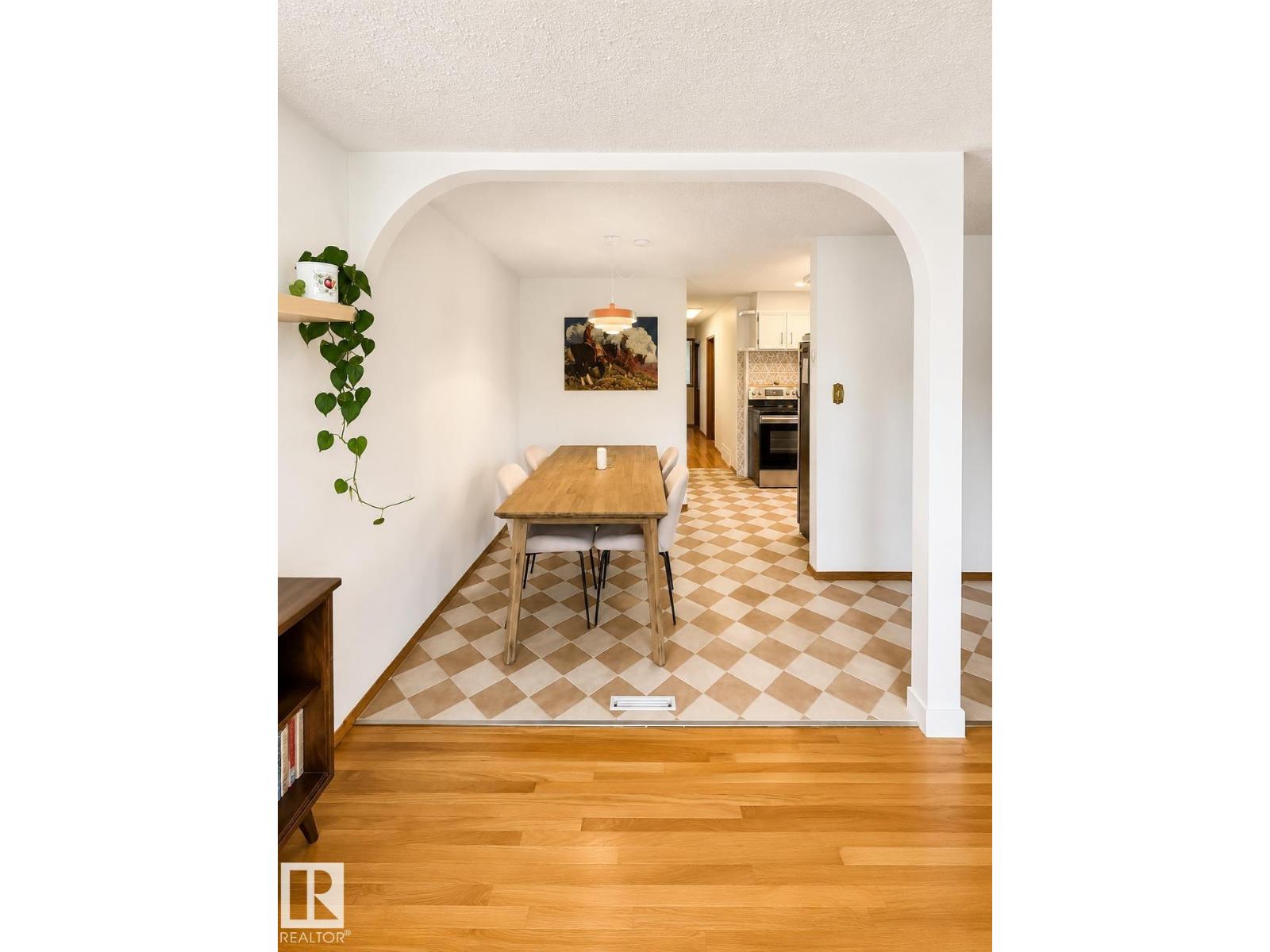 9024 60 ST NW - 8