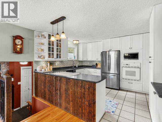 8 11TH AVENUE - 10