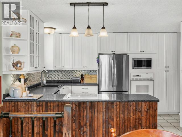 8 11TH AVENUE - Image 11