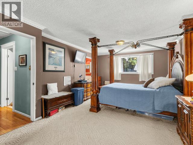 8 11TH AVENUE - 14