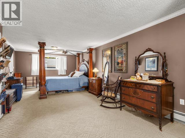 8 11TH AVENUE - 15