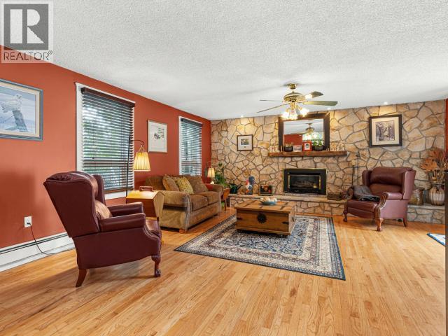 8 11TH AVENUE - 21