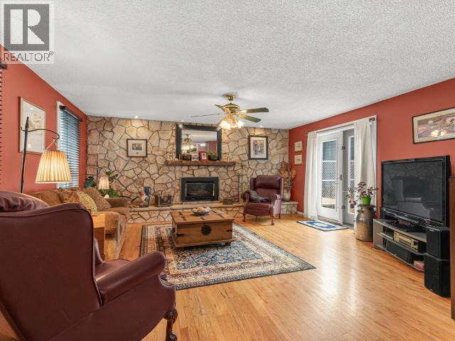 8 11TH AVENUE - Image 22
