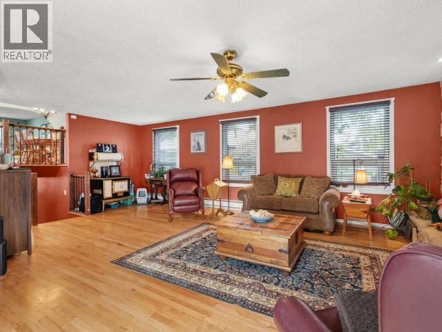 8 11TH AVENUE - Image 23