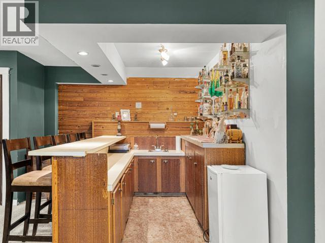 8 11TH AVENUE - Image 25
