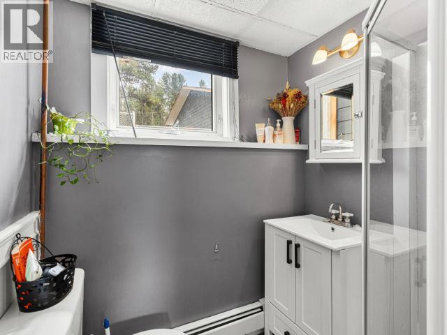 8 11TH AVENUE - Image 30