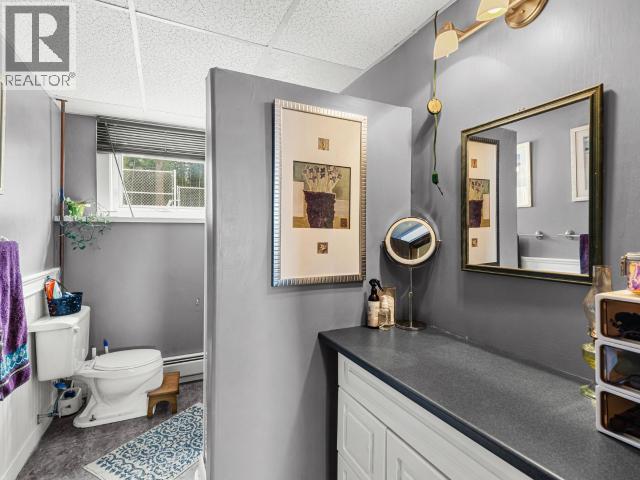 8 11TH AVENUE - Image 31