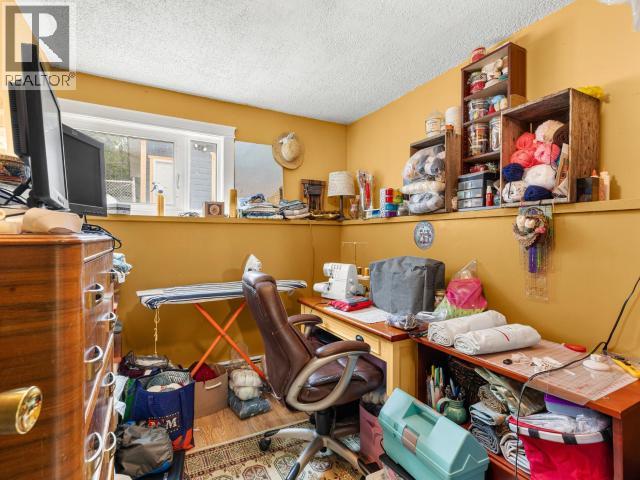 8 11TH AVENUE - Image 33