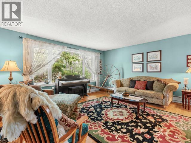 8 11TH AVENUE - Image 6