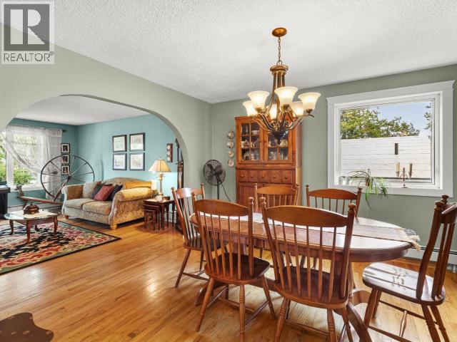 8 11TH AVENUE - 8
