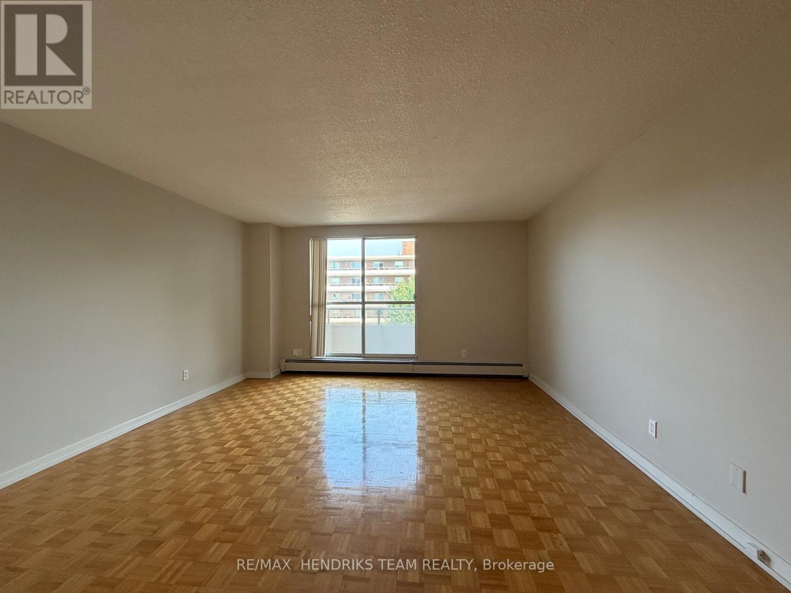 402 - 33 LEASIDE DRIVE, St. Catharines (Carlton/Bunting) — photo 4