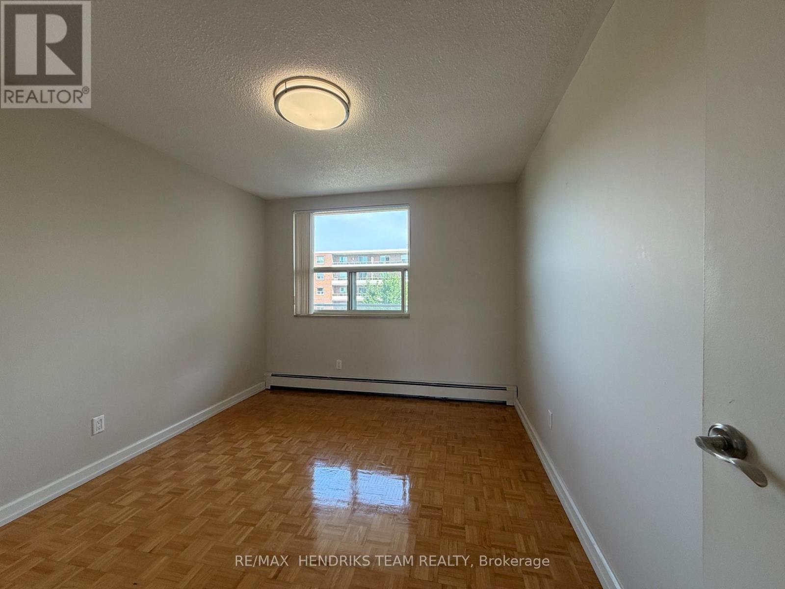 402 - 33 LEASIDE DRIVE, St. Catharines (Carlton/Bunting) — photo 5