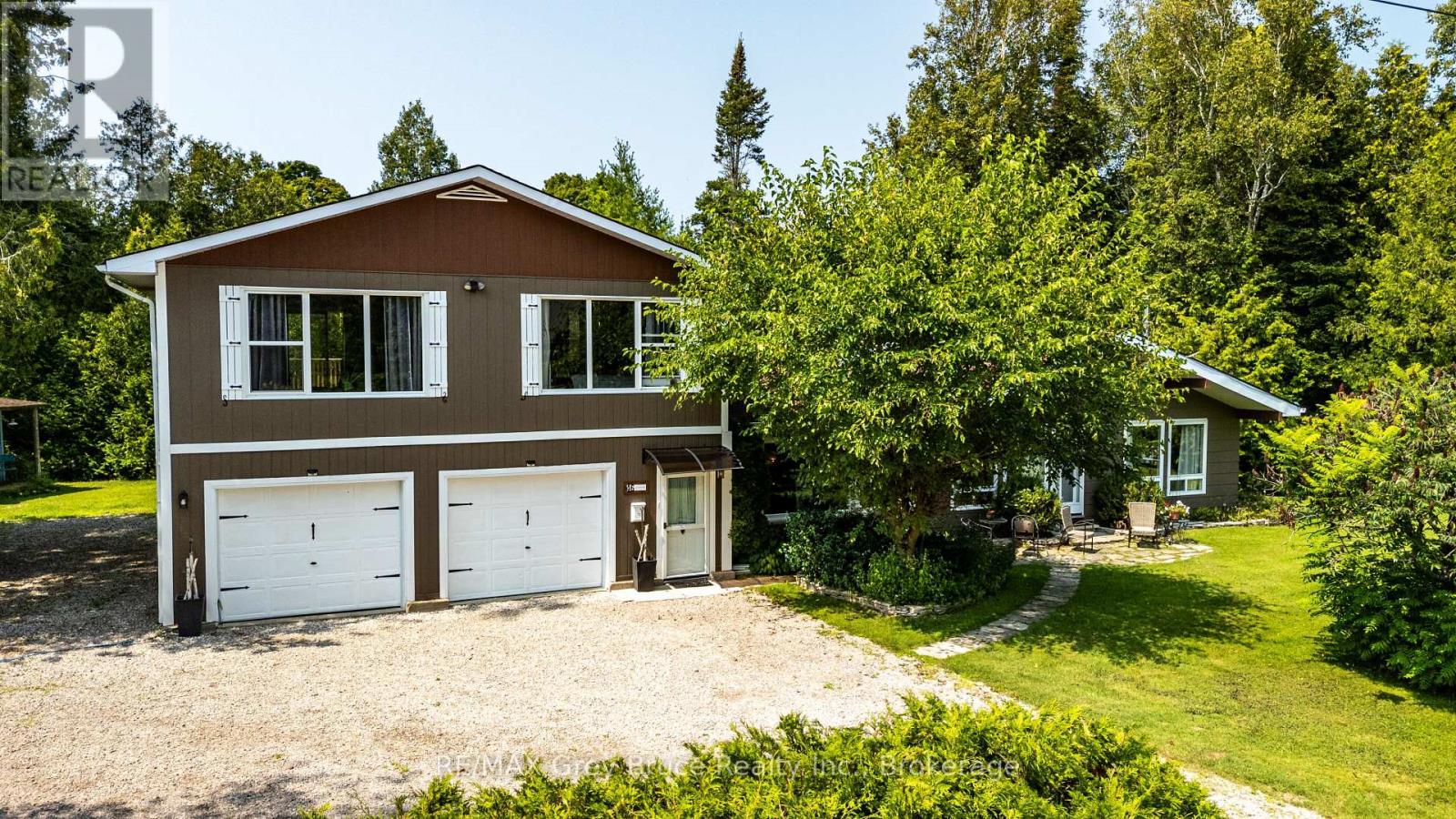 46 SHAMROCK BOULEVARD - 2