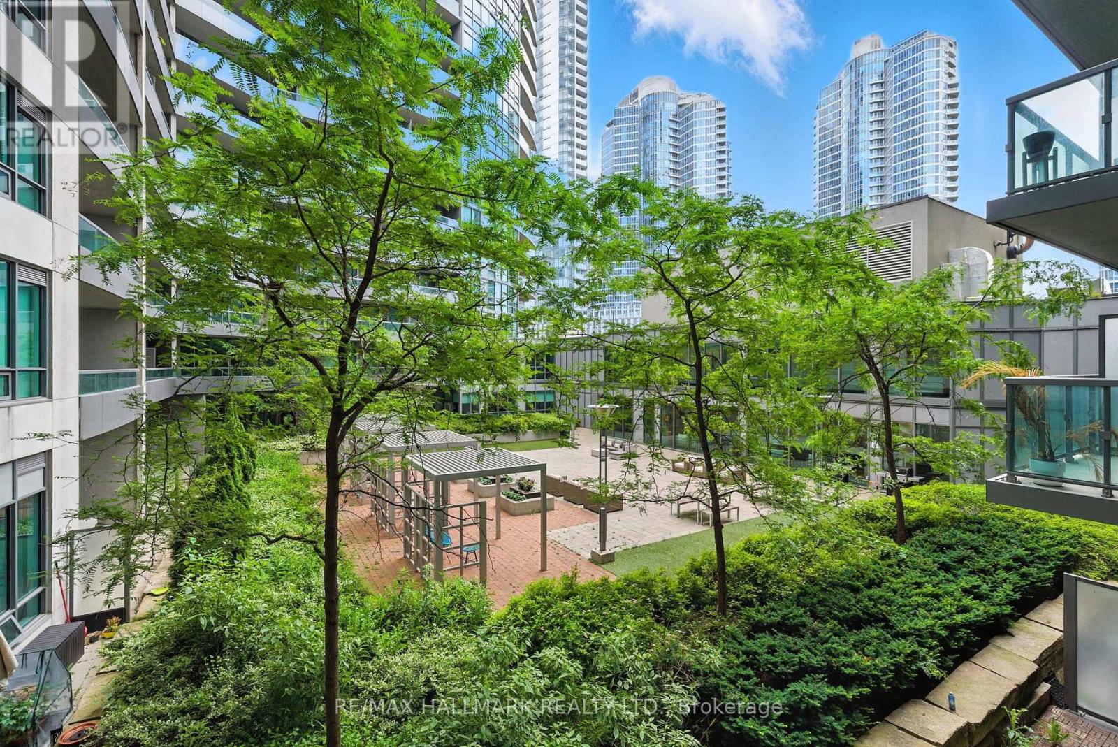 #301 25 LOWER SIMCOE STREET - 30