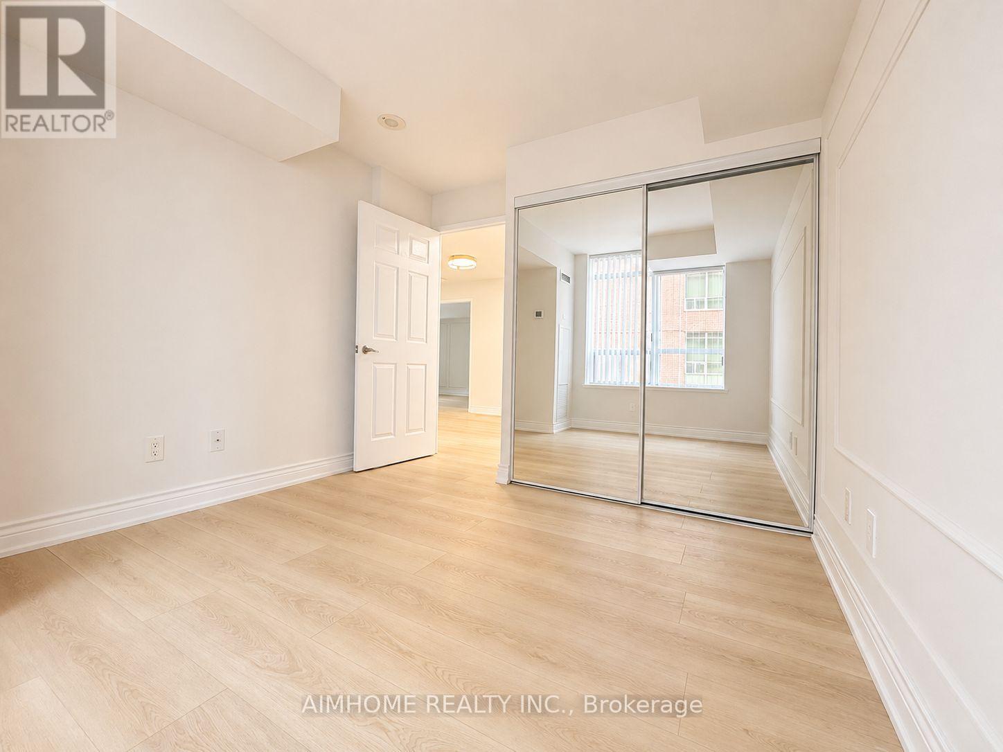 #804 75 KING WILLIAM CRESCENT - 18