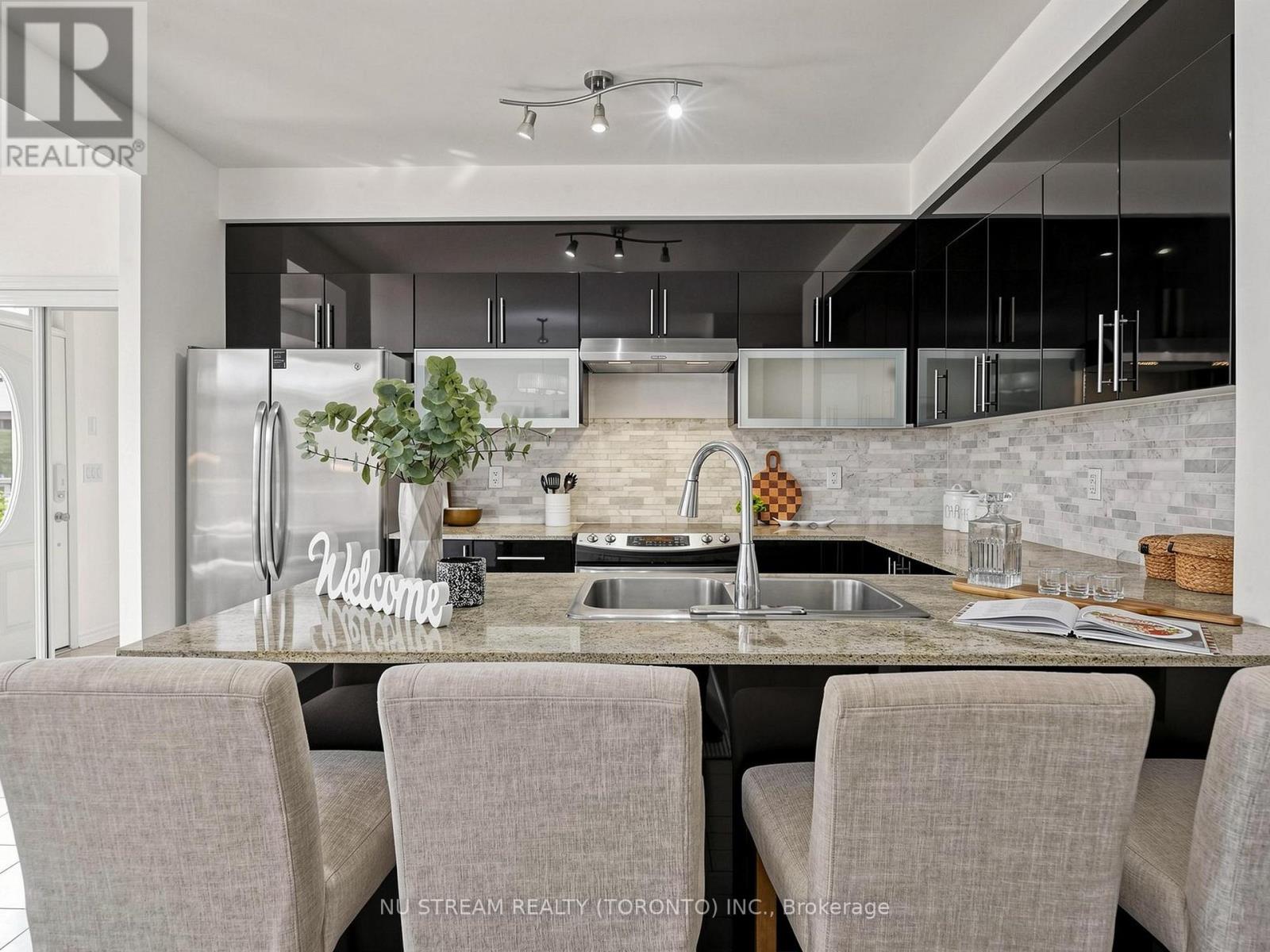 #5 7 BRIGHTON PLACE - 22