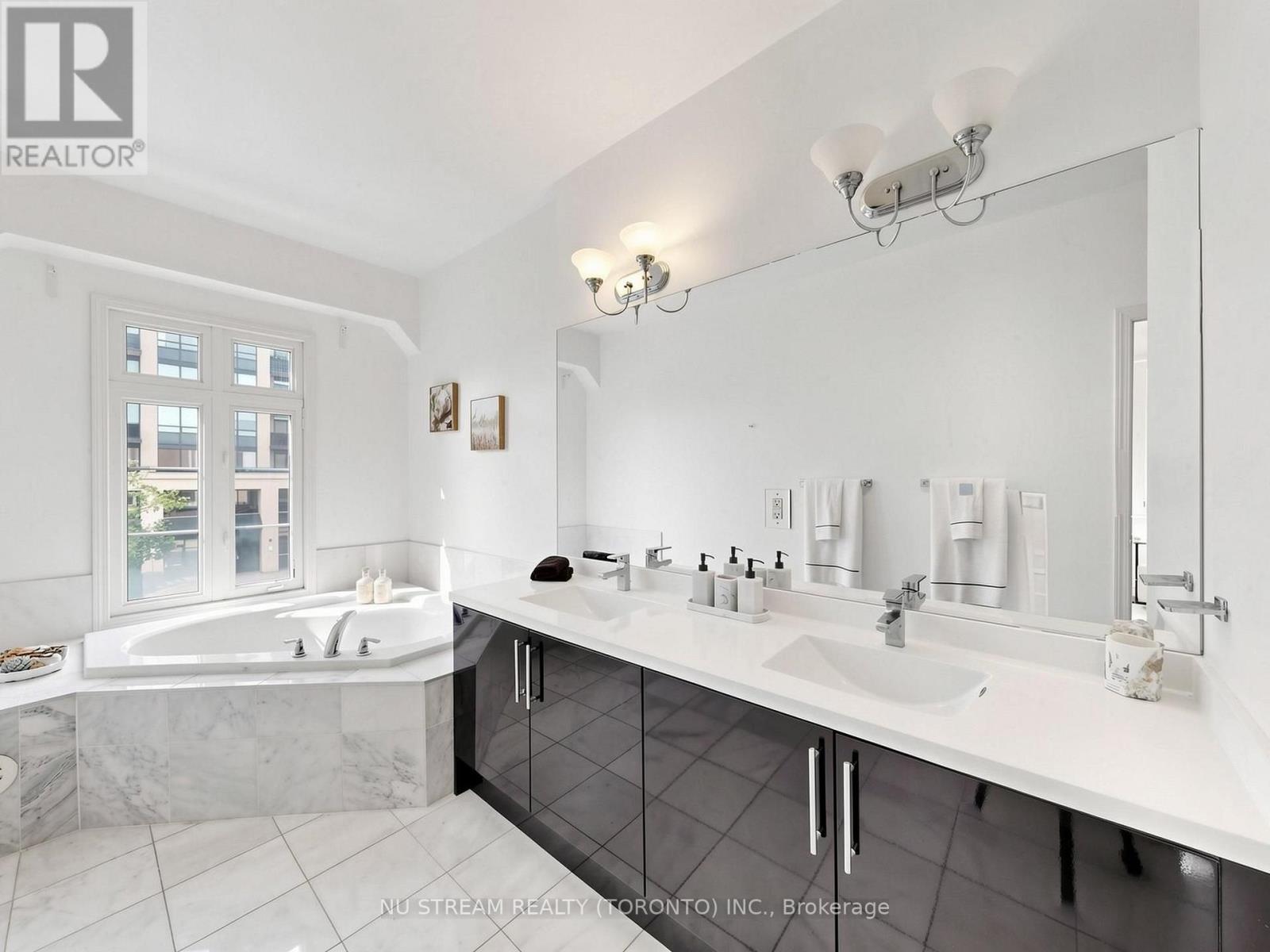 #5 7 BRIGHTON PLACE - 42