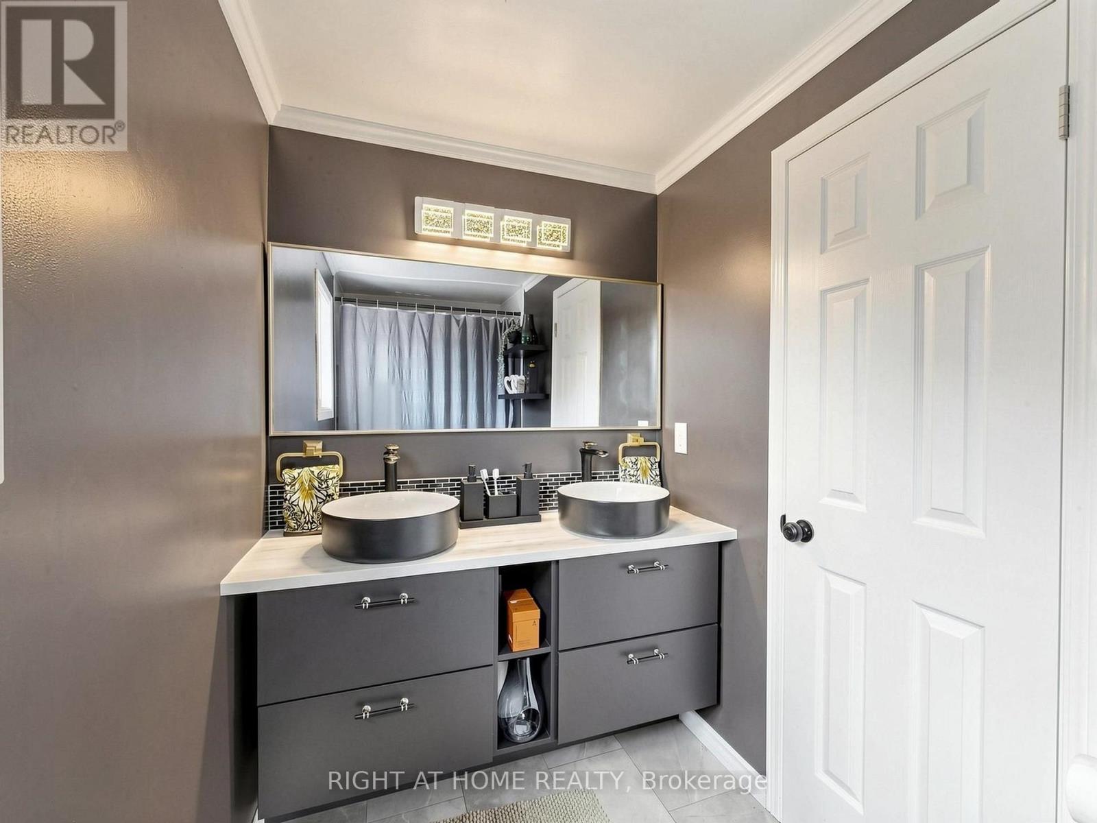 207 HICKLING TRAIL - 38