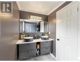 207 Hickling Trail, Barrie, ON L4M5W6 Photo 38