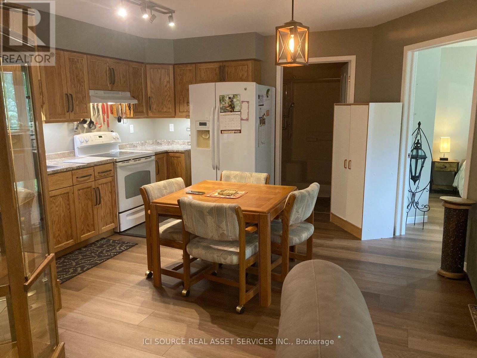 #101 850 ALPHA STREET - Image 3