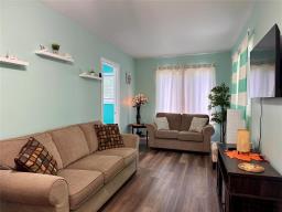 338 Epsilon Avenue, Winnipeg Beach, MB R0C3G0 Photo 6