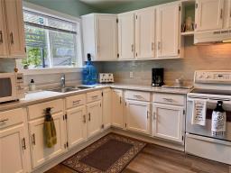 338 Epsilon Avenue, Winnipeg Beach, MB R0C3G0 Photo 8