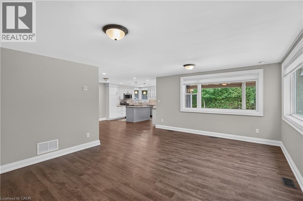 258 LYNDEN Road - Image 8