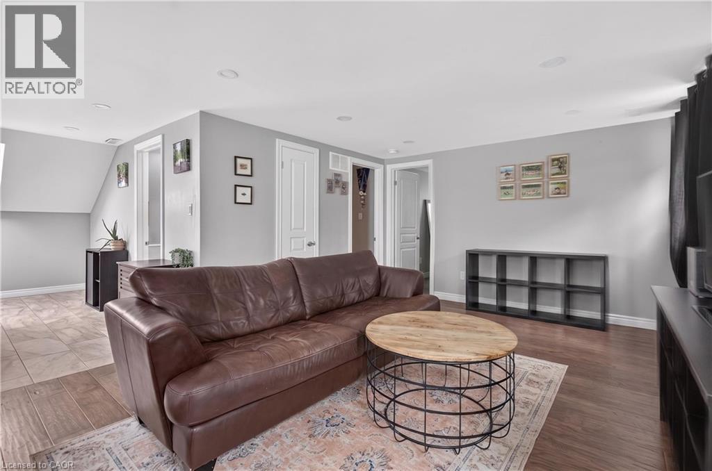 258 LYNDEN Road - Image 40
