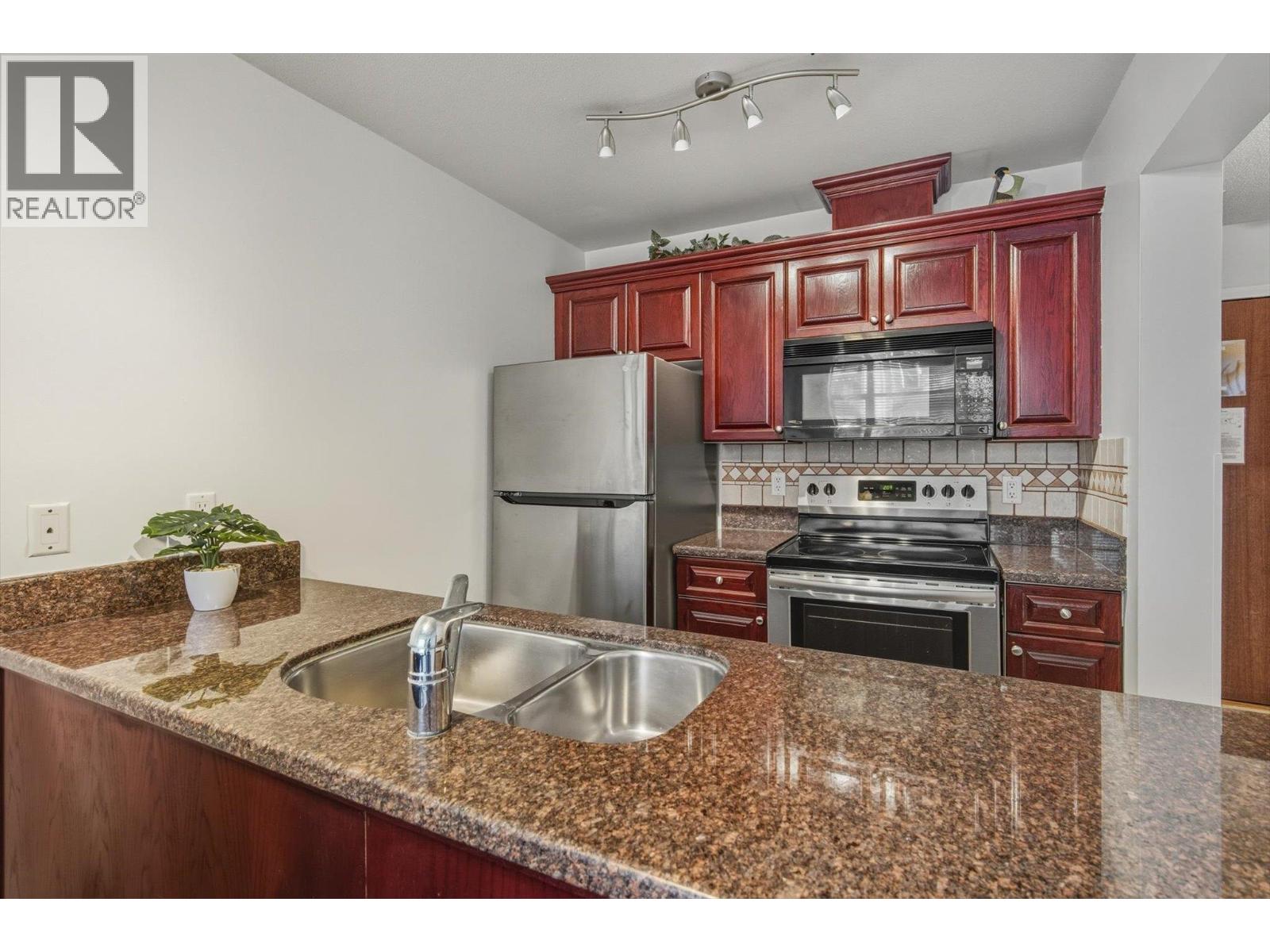 106 4573 CHATEAU BOULEVARD, Whistler