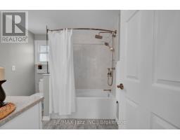 8 Wheelhouse Drive, Clarington, ON L1B1B9 Photo 15