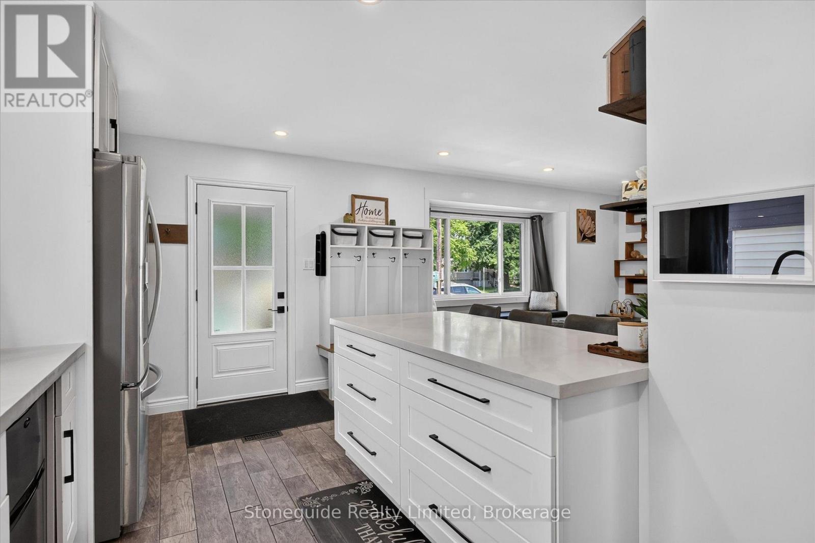 637 MCKELLAR STREET - 13
