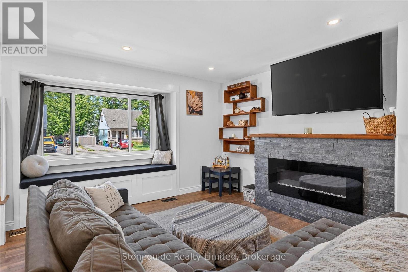 637 MCKELLAR STREET - 14