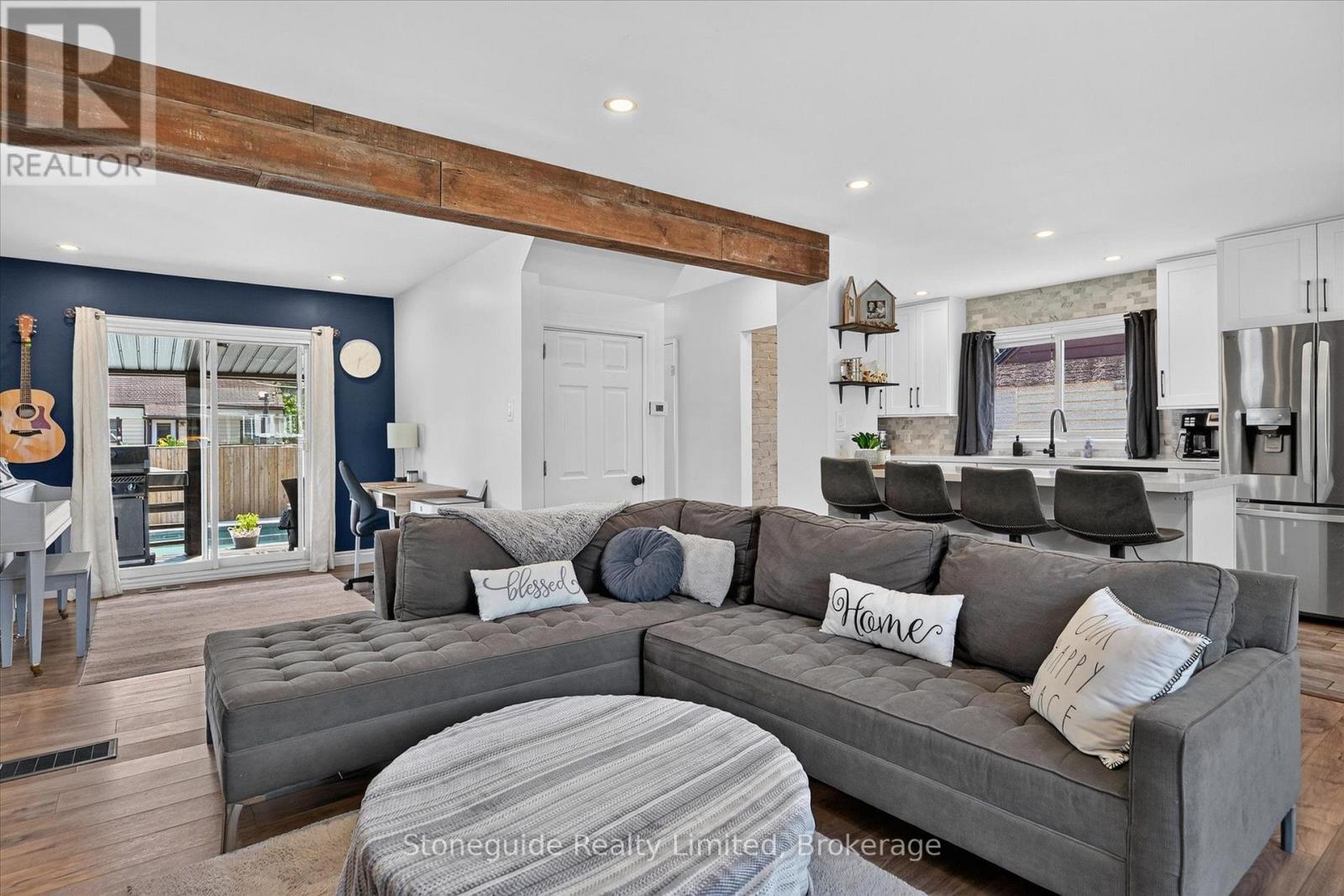 637 MCKELLAR STREET - 16