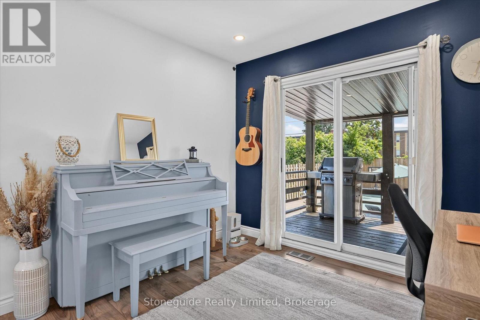 637 MCKELLAR STREET - 19