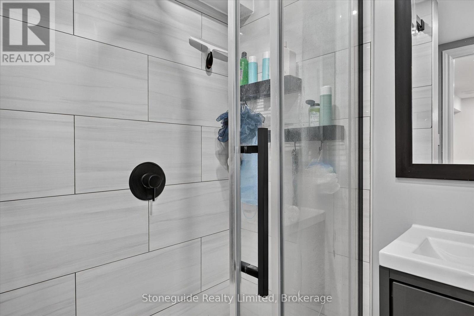 637 MCKELLAR STREET - Image 40