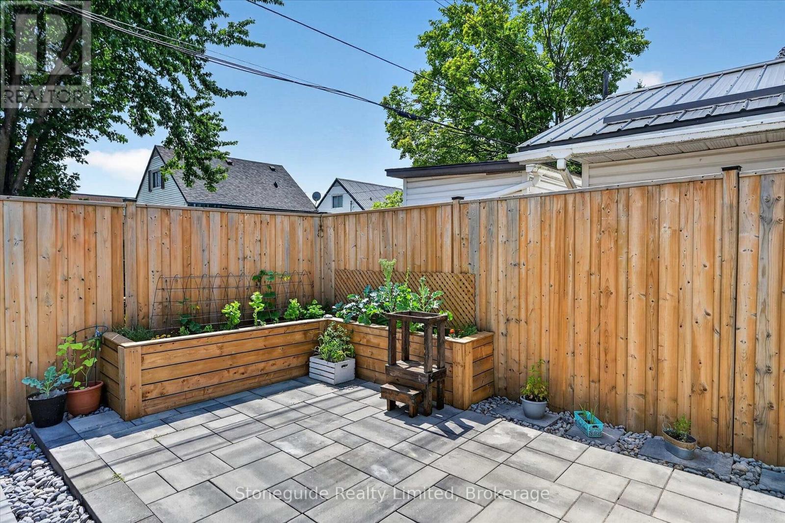 637 MCKELLAR STREET - Image 47
