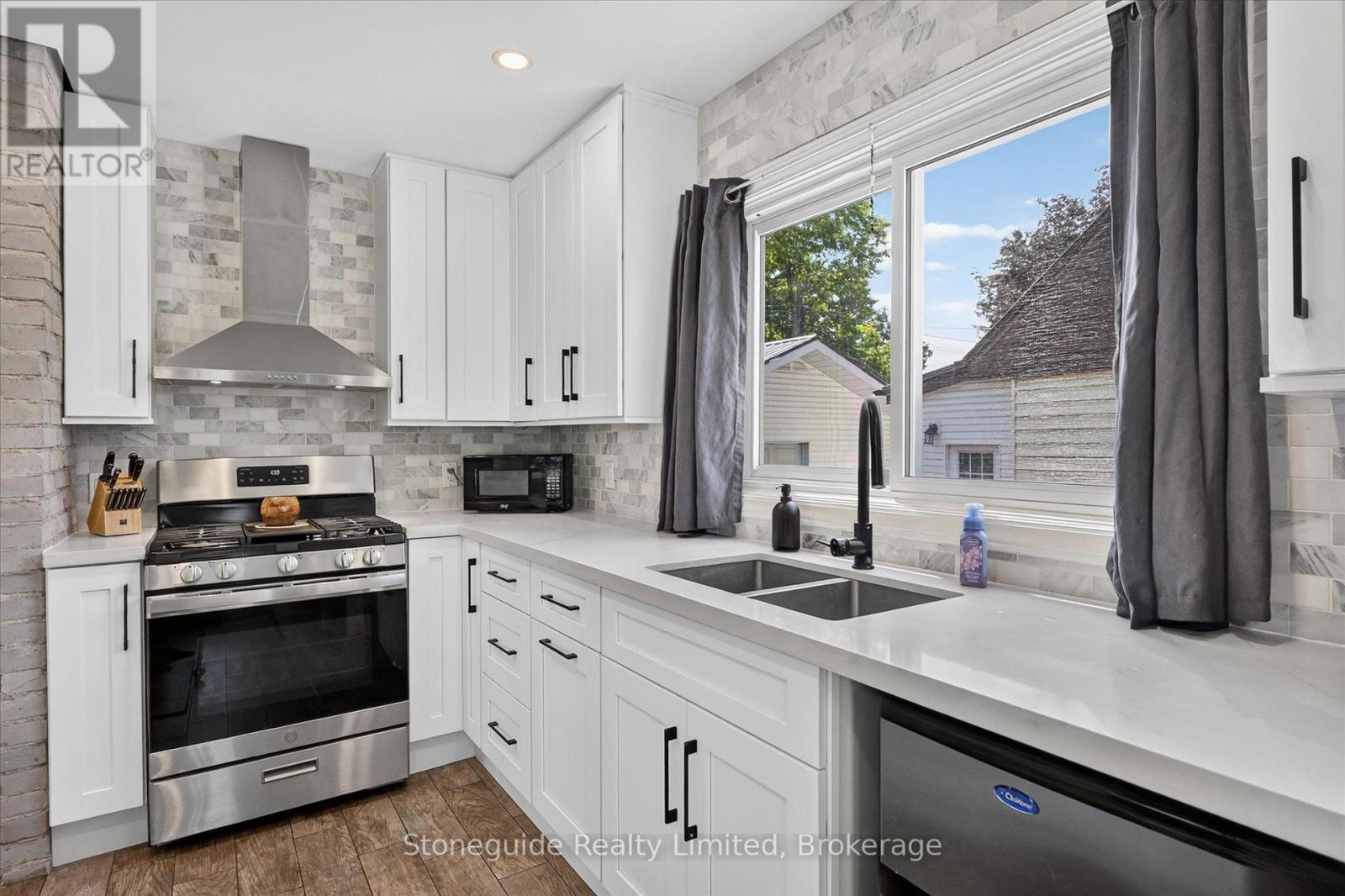 637 MCKELLAR STREET - 9