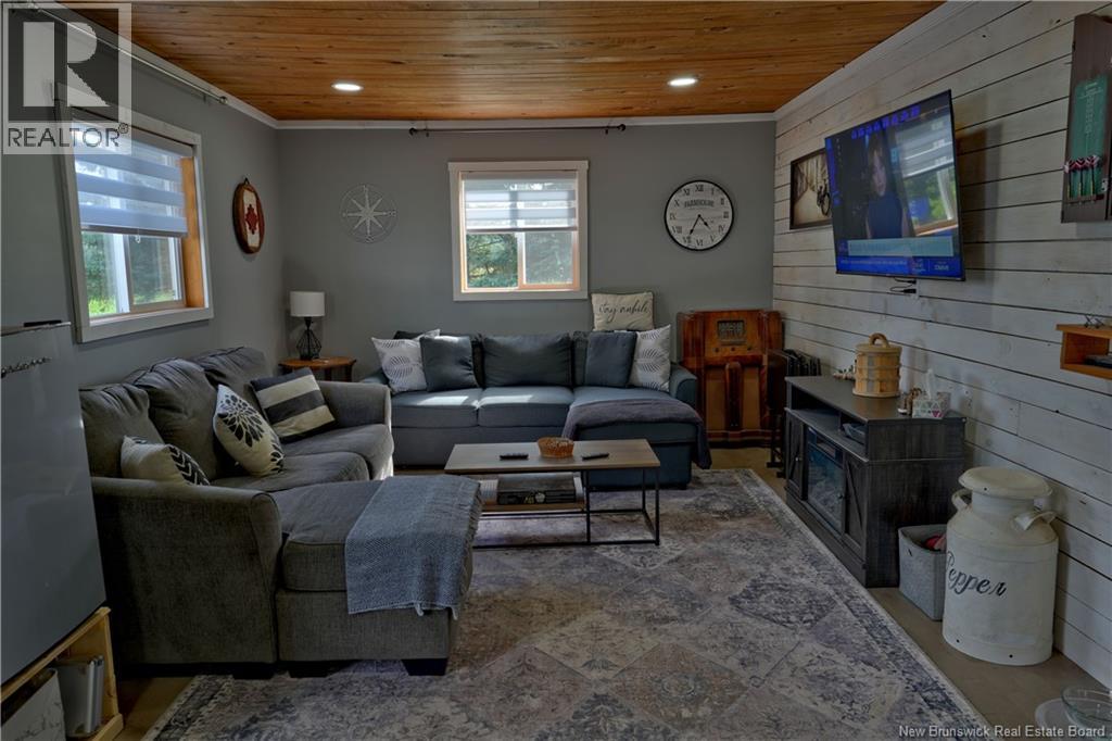 210 Peoples Road - Image 11