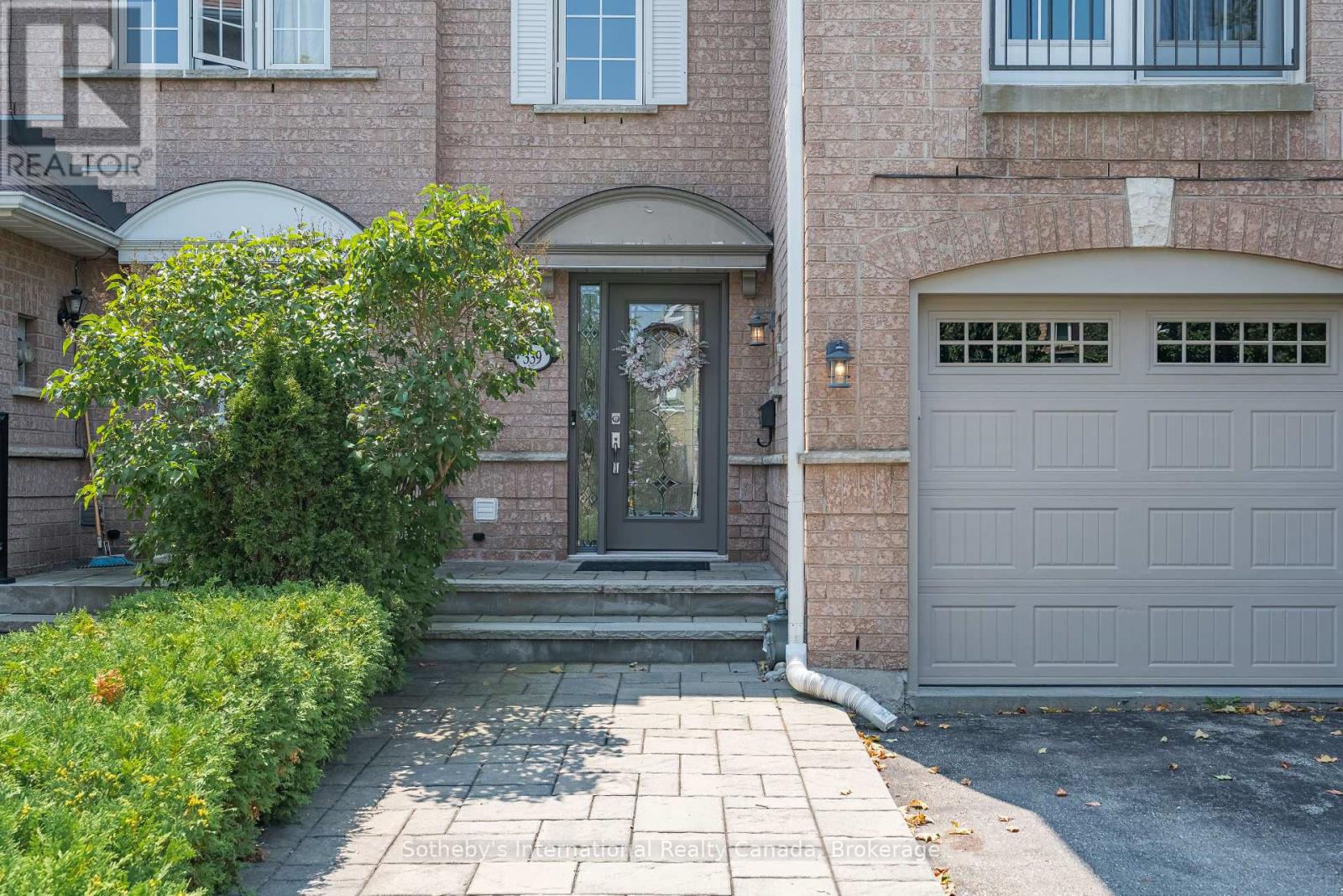 339 RAVINEVIEW WAY - 1