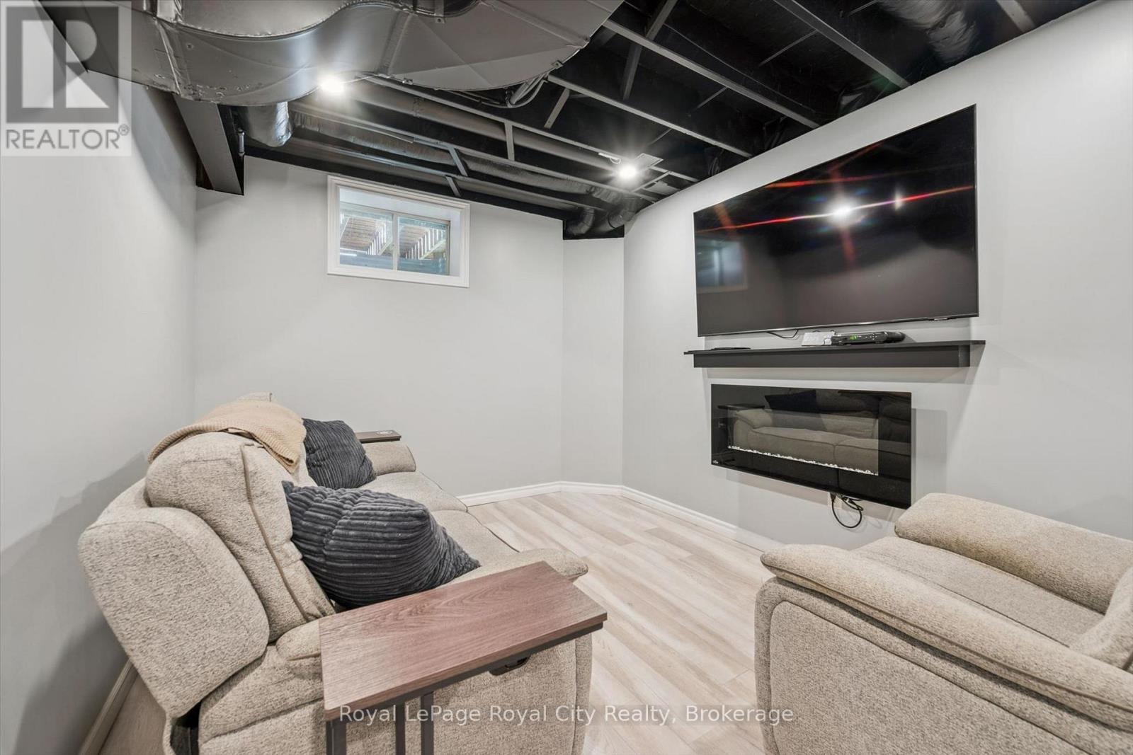 113 COURTNEY STREET - 32