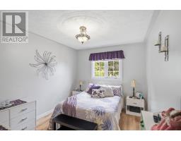 2 Juniper Crescent thumbnail 13