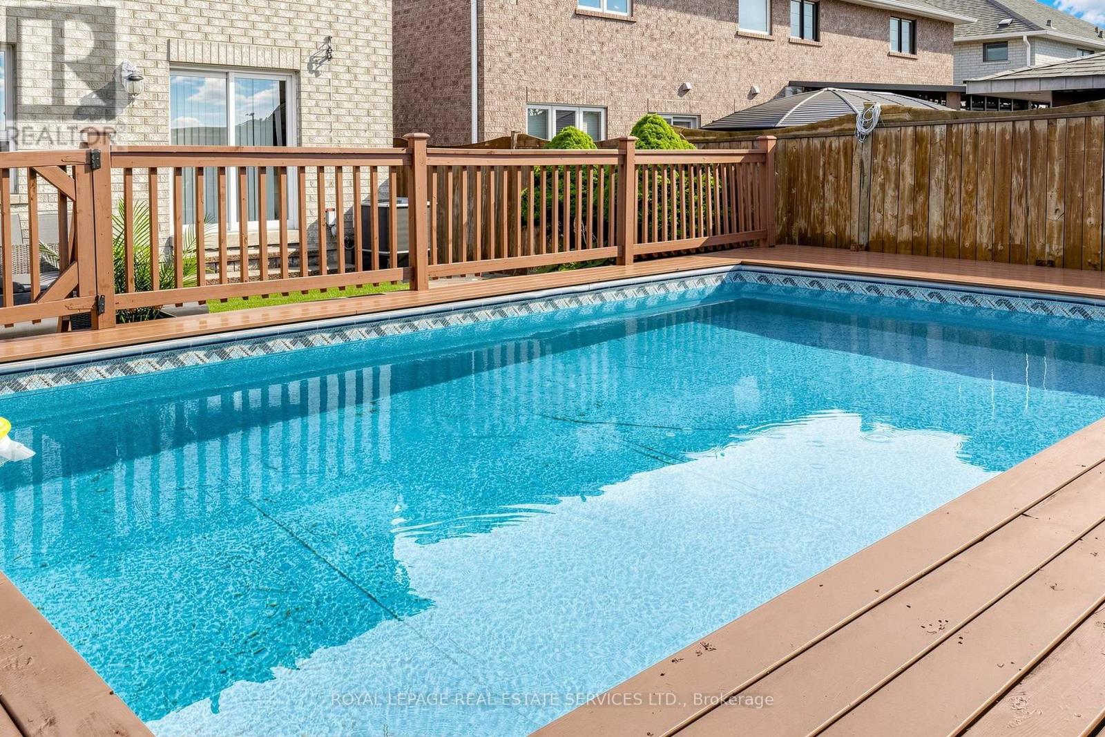 41 CONVOY CRESCENT - 20