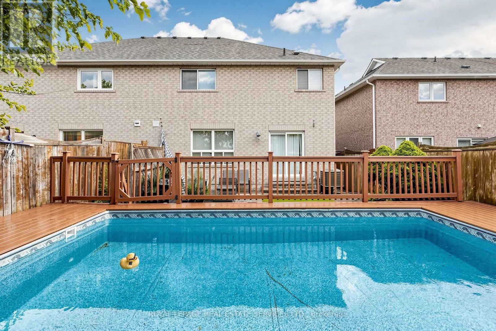 41 CONVOY CRESCENT - 22