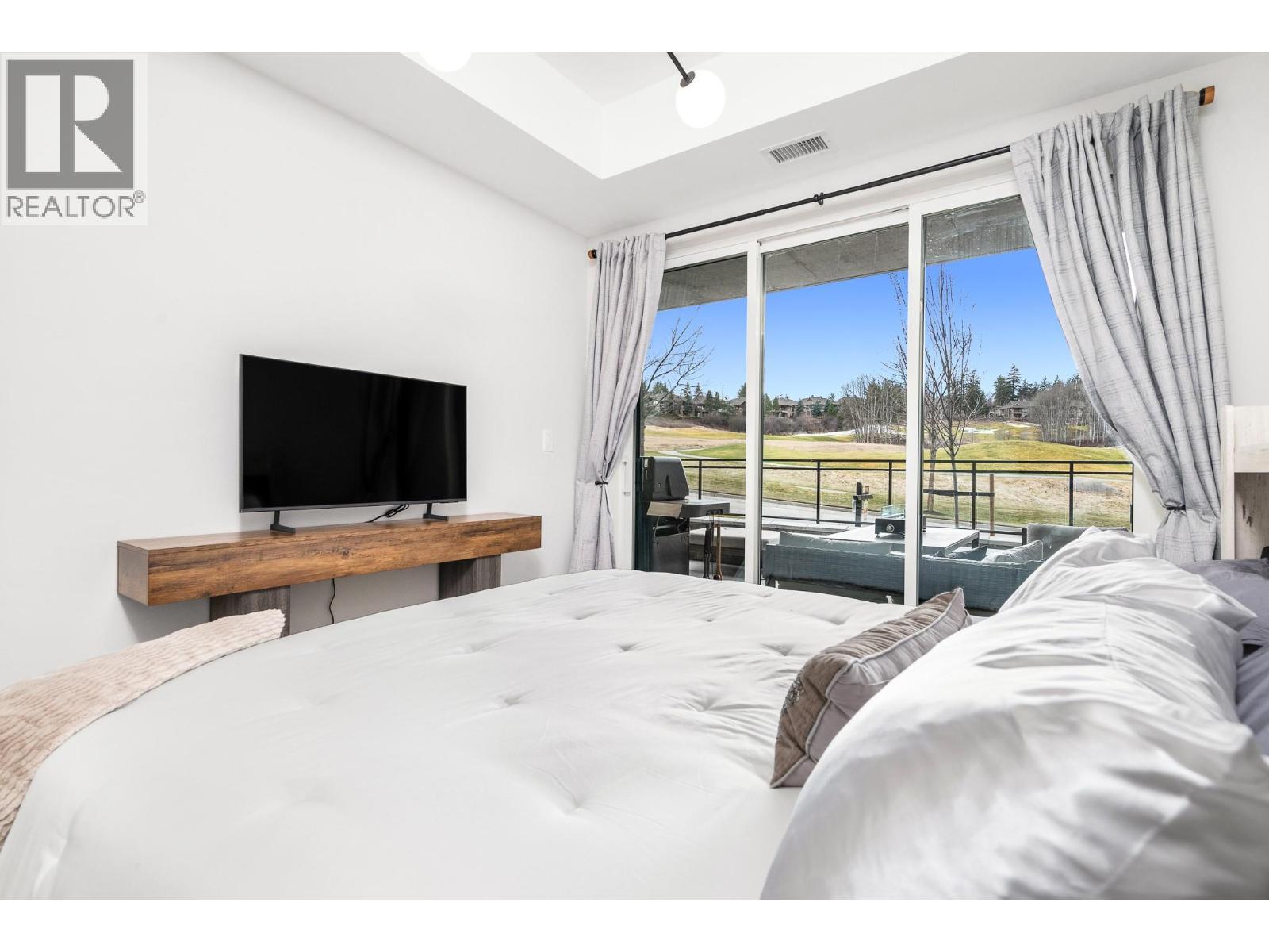 #107 75 Predator Ridge Drive - 28