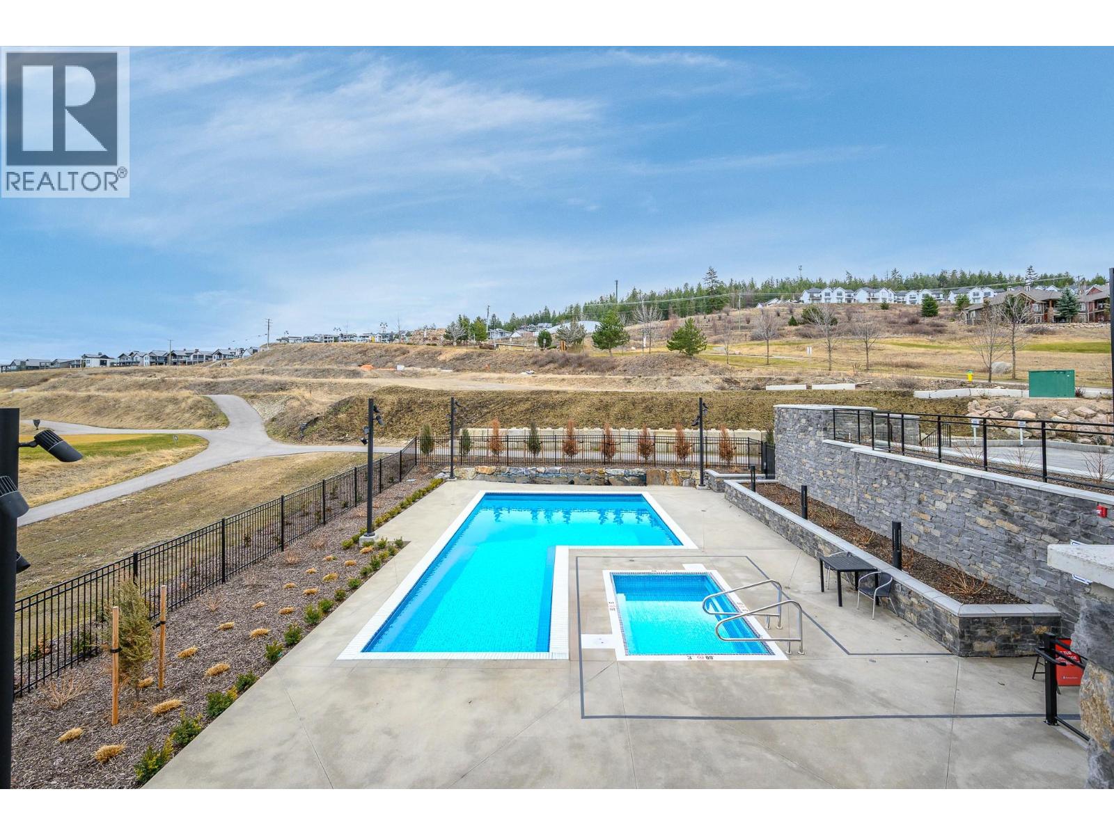 #107 75 Predator Ridge Drive - 43