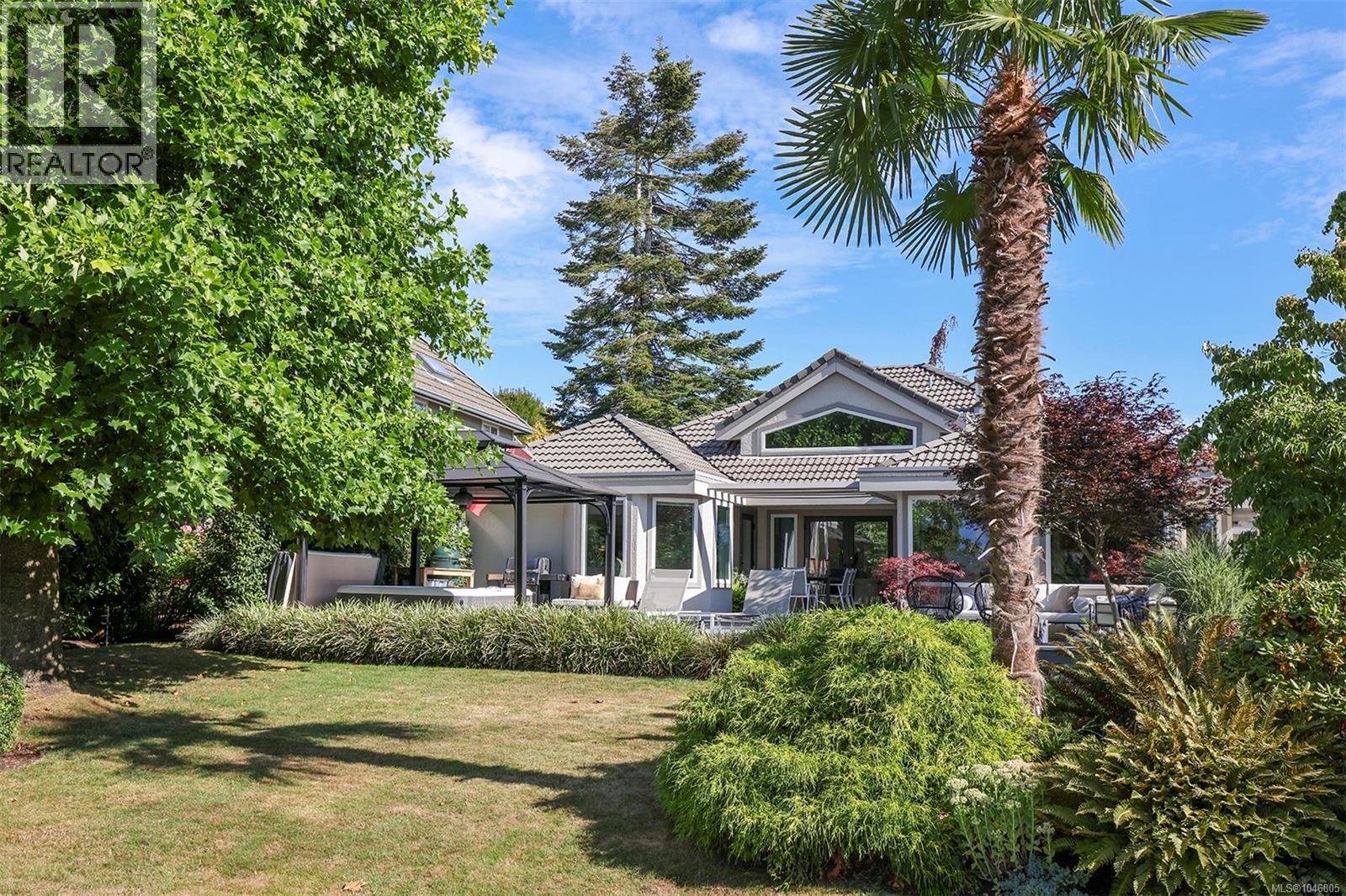 2933 Royal Vista Way - 2
